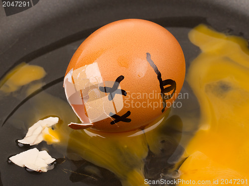 Image of Cracked egg (dead) in a pan