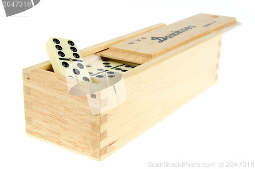 Image of Domino in wooden box