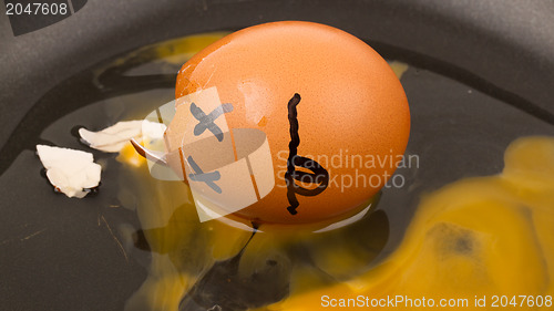 Image of Cracked egg (dead) in a pan