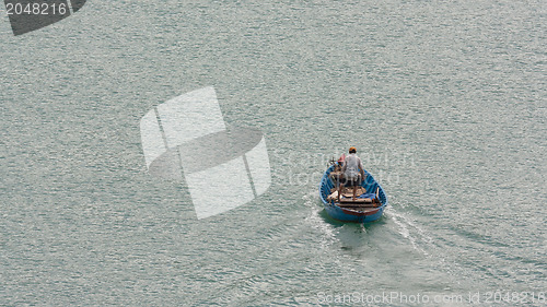 Image of Vietnamese fisherman in his boat