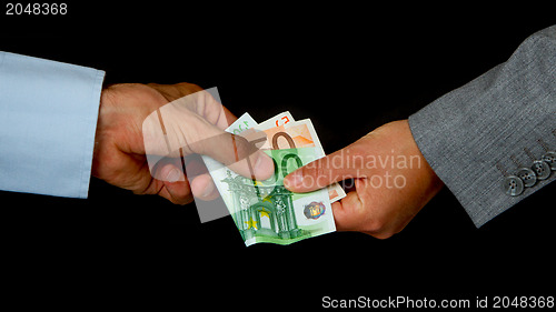 Image of Man giving 150 euro to a woman (business)
