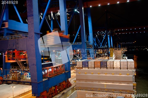 Image of Container Ship being (un)loaded