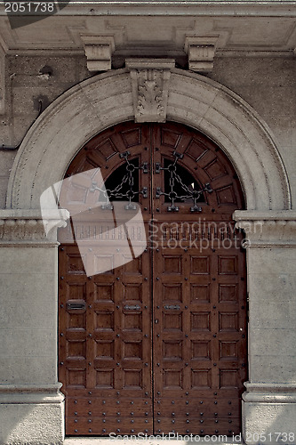 Image of door in mantova