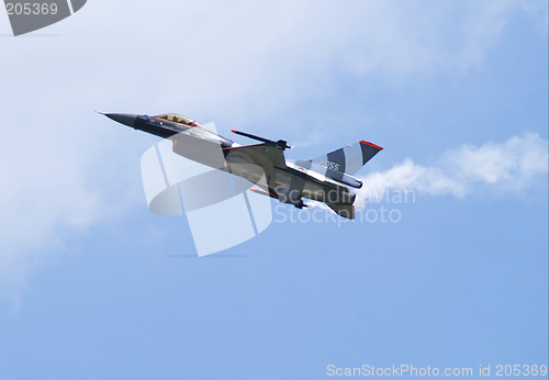 Image of f16 in flight