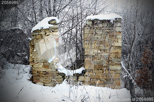 Image of ruins of old house