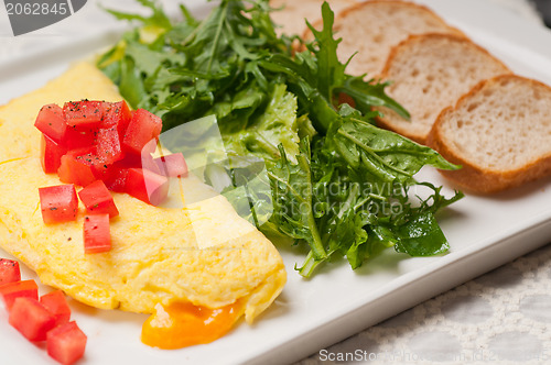 Image of cheese ometette with tomato and salad