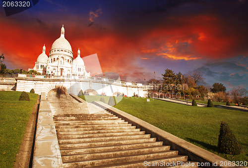 Image of Wonderful view of Sacred Heart Cathedral and Steep Stairs - Pari