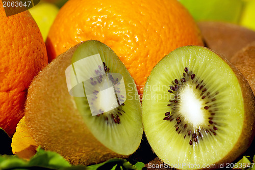 Image of Kiwi and citrus fruits.