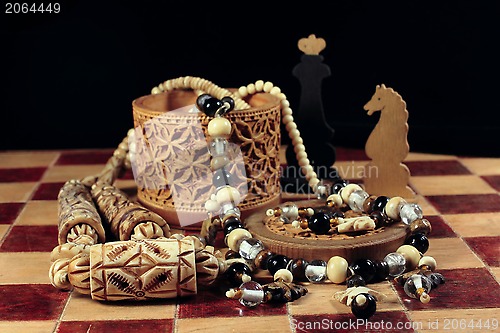 Image of Chess, box from birch bark and a necklace