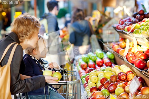 Image of family at farmers market