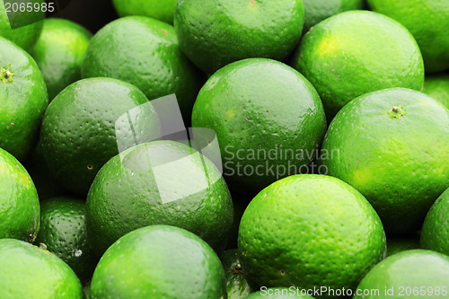 Image of green citrus fruit