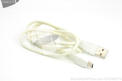 Image of USB plugs in the form of a circle on a white background 