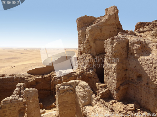 Image of ruins at Qasr Dusch