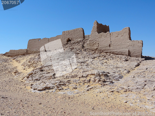 Image of ruins at Qasr Dusch