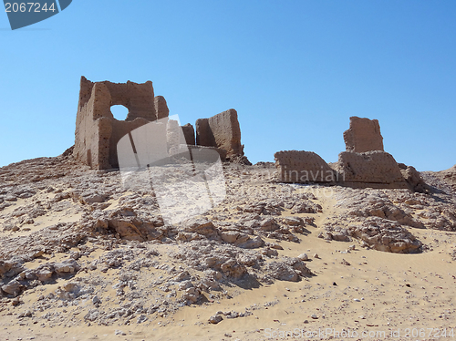 Image of ruins at Qasr Dusch