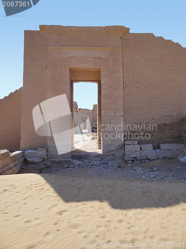 Image of ruins at Qasr Dusch