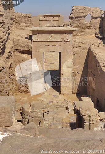 Image of ruins at Qasr Dusch