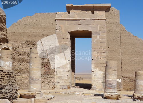 Image of ruins at Qasr Dusch