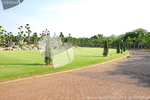 Image of pathway to garden 