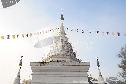 Image of white pagoda with sky 