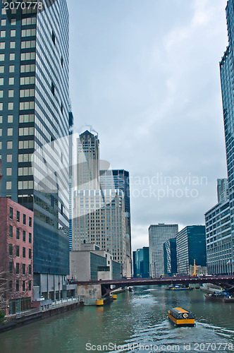 Image of chicago skyline and streets