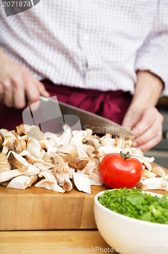 Image of Tomato on cutting board