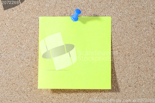 Image of Note paper with push pins on noticeboard 