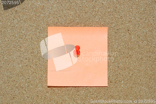 Image of Note paper with push pins on noticeboard 