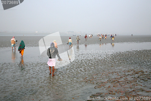 Image of During low tide the water in the river Malta falls so low that people walk to the other shore in Canning Town