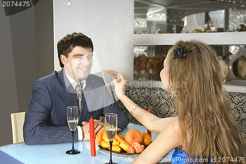 Image of a pair of lovers at restaurant