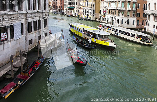 Image of Traffic on he Grand Canal