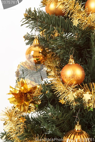 Image of yellow decorated christmas tree 