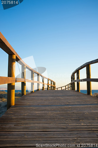 Image of Footbrige low angle