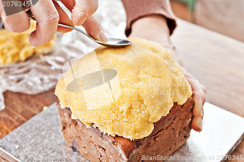 Image of Modeling christmas cake with spoon
