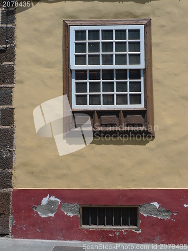 Image of house window at la laguna