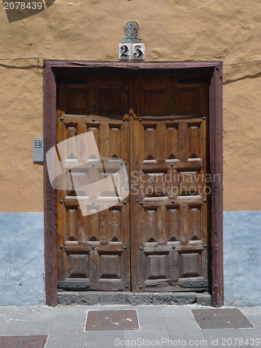 Image of old door at la laguna