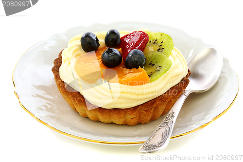 Image of Cake with cream and fruit.