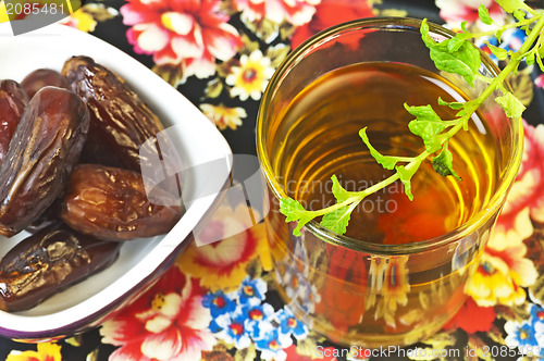 Image of peppermint tea with leaves