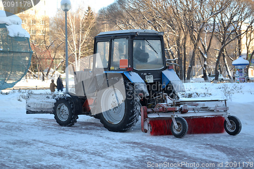 Image of snow-removing equipment