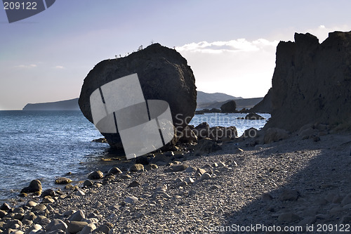 Image of stone by water, Êàìåíü ó âîäû