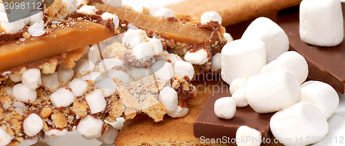 Image of English toffee made in a Smores fashion