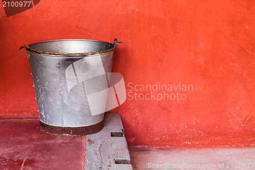 Image of Small aluminum tank on step