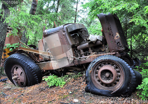 Image of Old rusty car