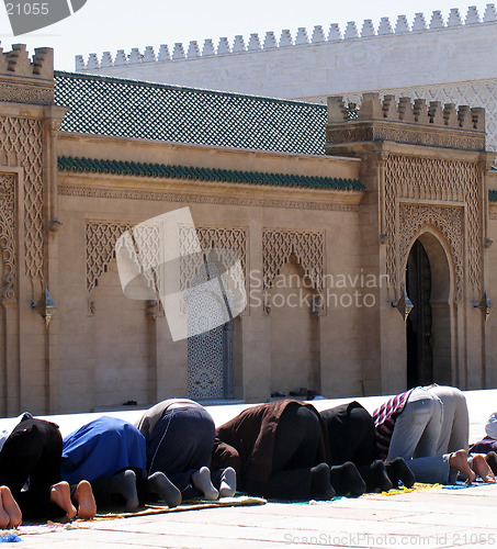 Image of Muslims praying