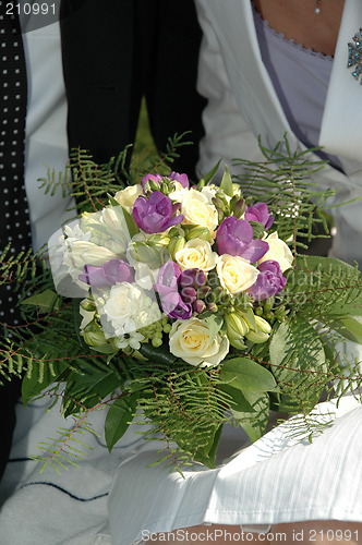 Image of Couple and bouquet