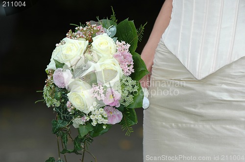 Image of Bride and bouquet