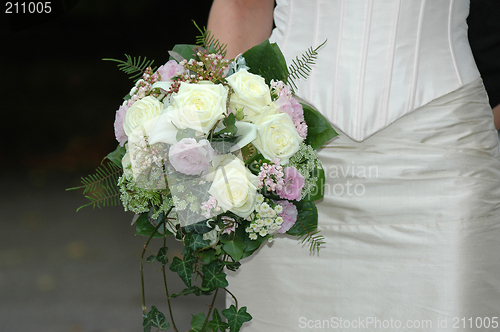 Image of Bride and bouquet