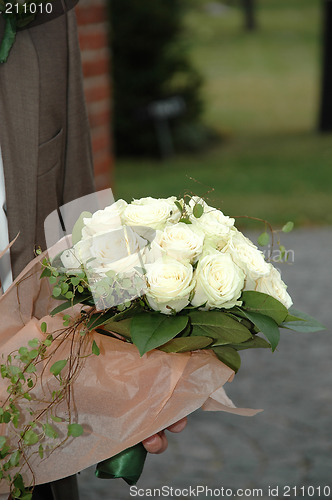 Image of Groom and bouquet