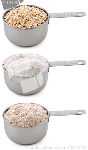 Image of Everyday staple ingredients - rolled oats and flours - in cups