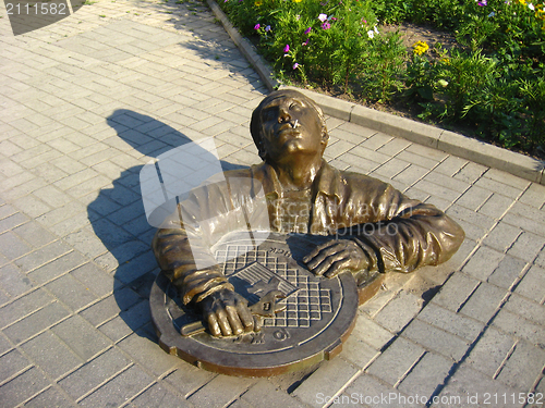 Image of Monument to the sanitary technician on road